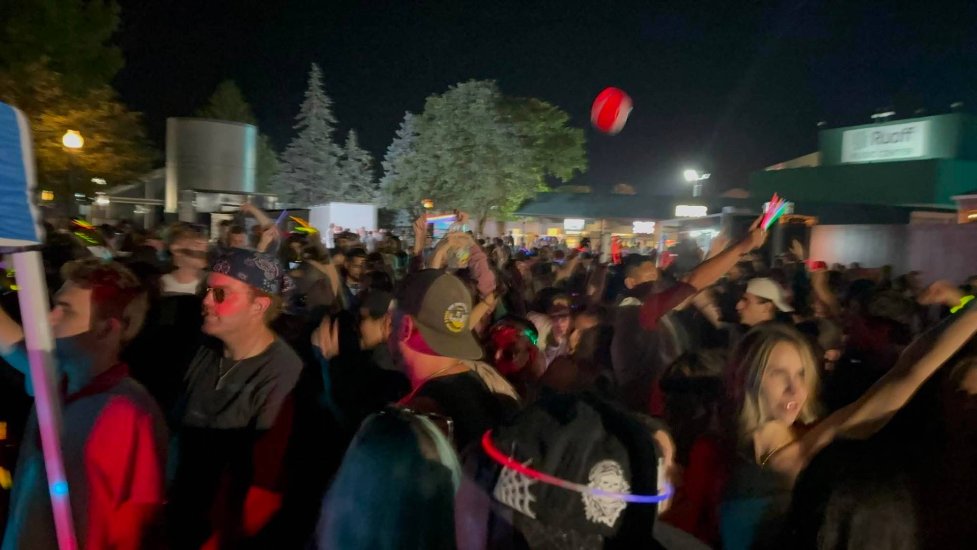 Massive Ruoff Music Center crowd with glowsticks